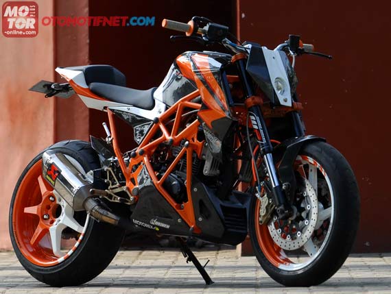 Sumber : http://motor.otomotifnet.com/read/2013/07/31/342949/98/10/Honda-Tiger-Disulap-Jadi-KTM-1290-Superduke